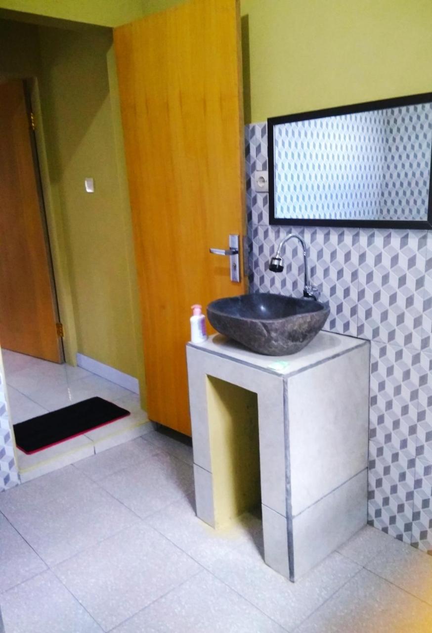 Kuta  Three V Homestay מראה חיצוני תמונה